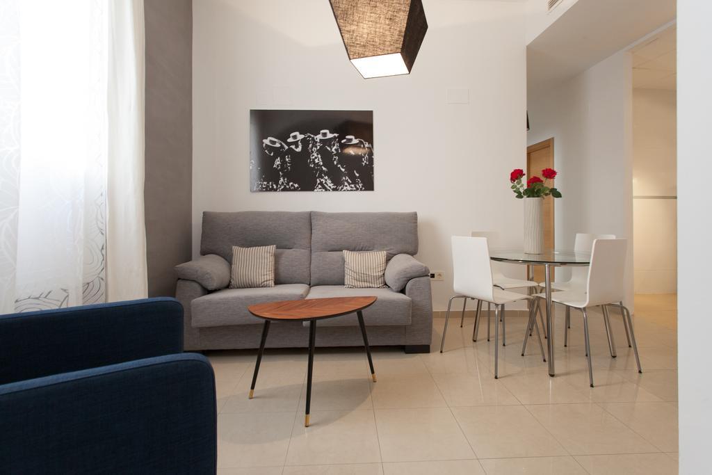 Apartamentos Diaber San Leandro Seville Room photo